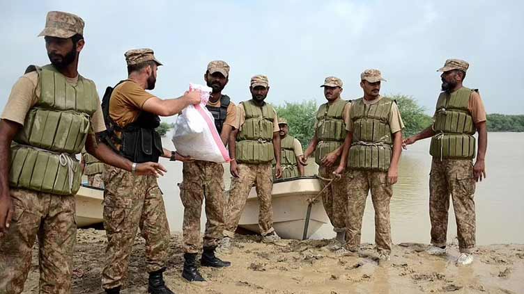 Pakistan Army Persists in Relief Operations in Flood-Affected Regions