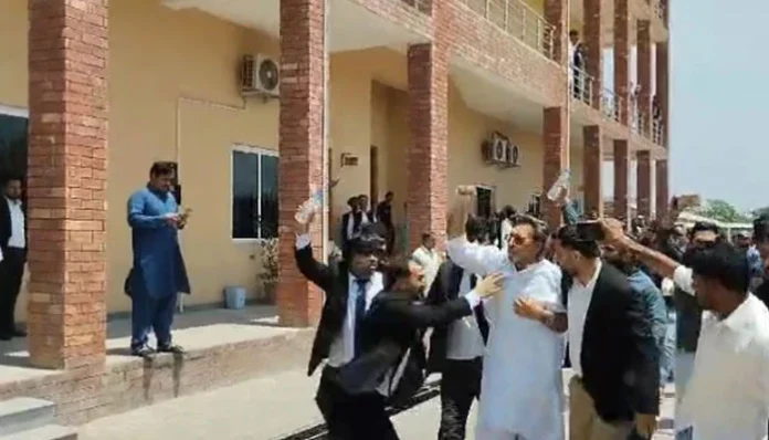 Khawar Maneka Attacked by Lawyers Outside Court