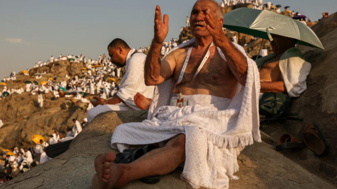 Muslim Pilgrims Pray on Mount Arafat as Hajj Reaches Climax